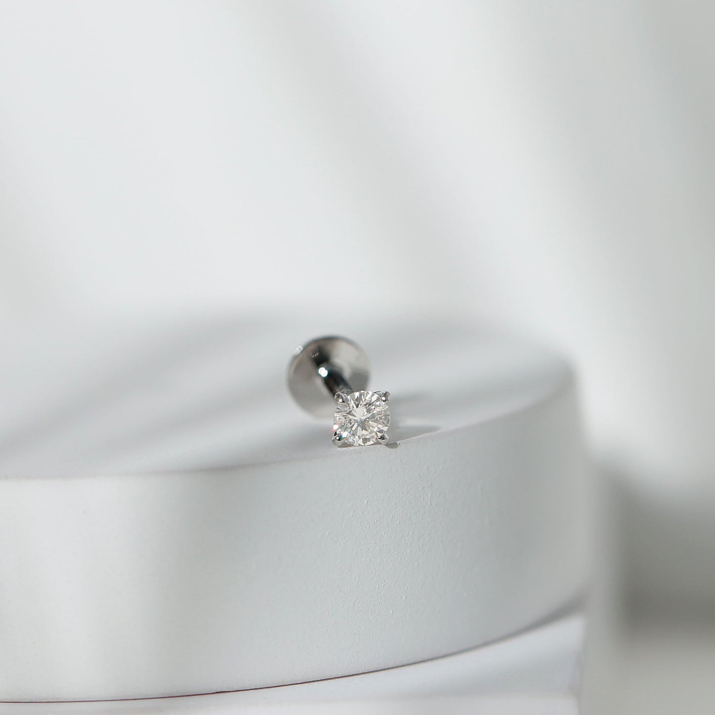 Round Shape Moissanite Solitaire Nose Pin