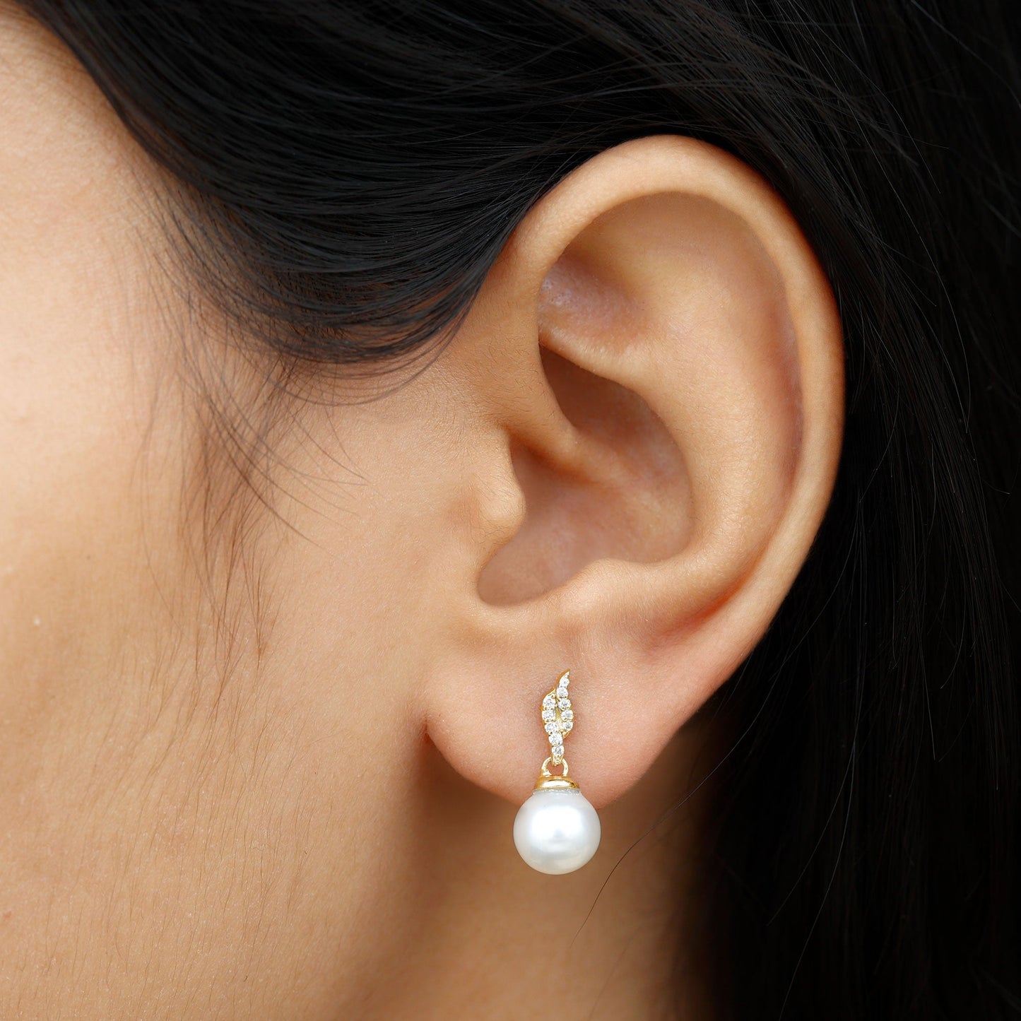 14.9 Carat Genuine Freshwater Pearl and Diamond Drop Earrings with Certificate