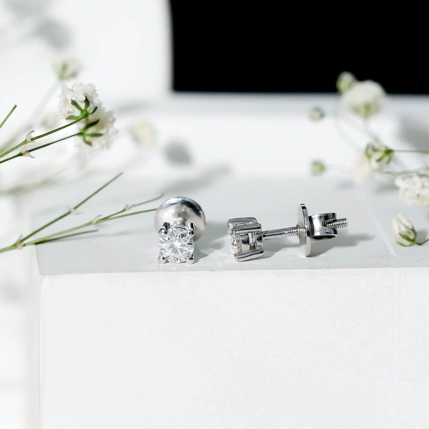 Round Moissanite Solitaire Stud Earrings in Prong Setting