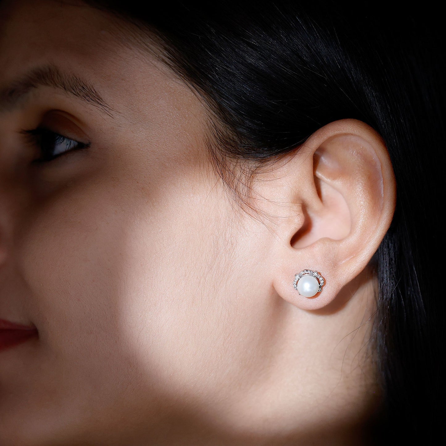 Cultured Pearl Stud Earrings With Diamond