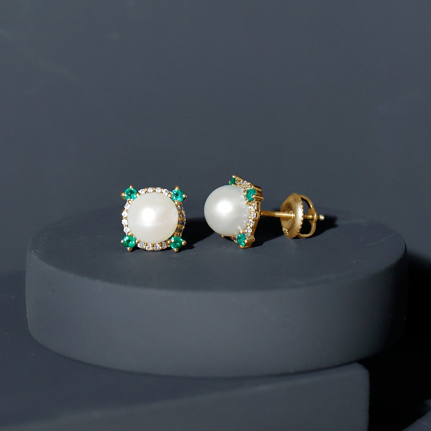 6 Carat Freshwater Pearl Bridal Stud Earrings with Emerald