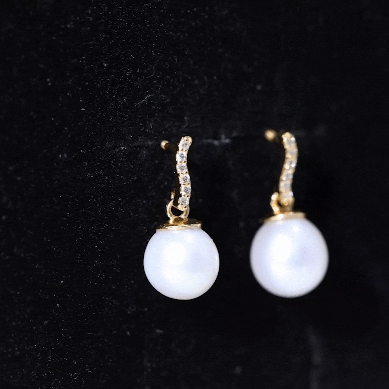 14 Carat Freshwater Pearl Drop Earrings with Diamond