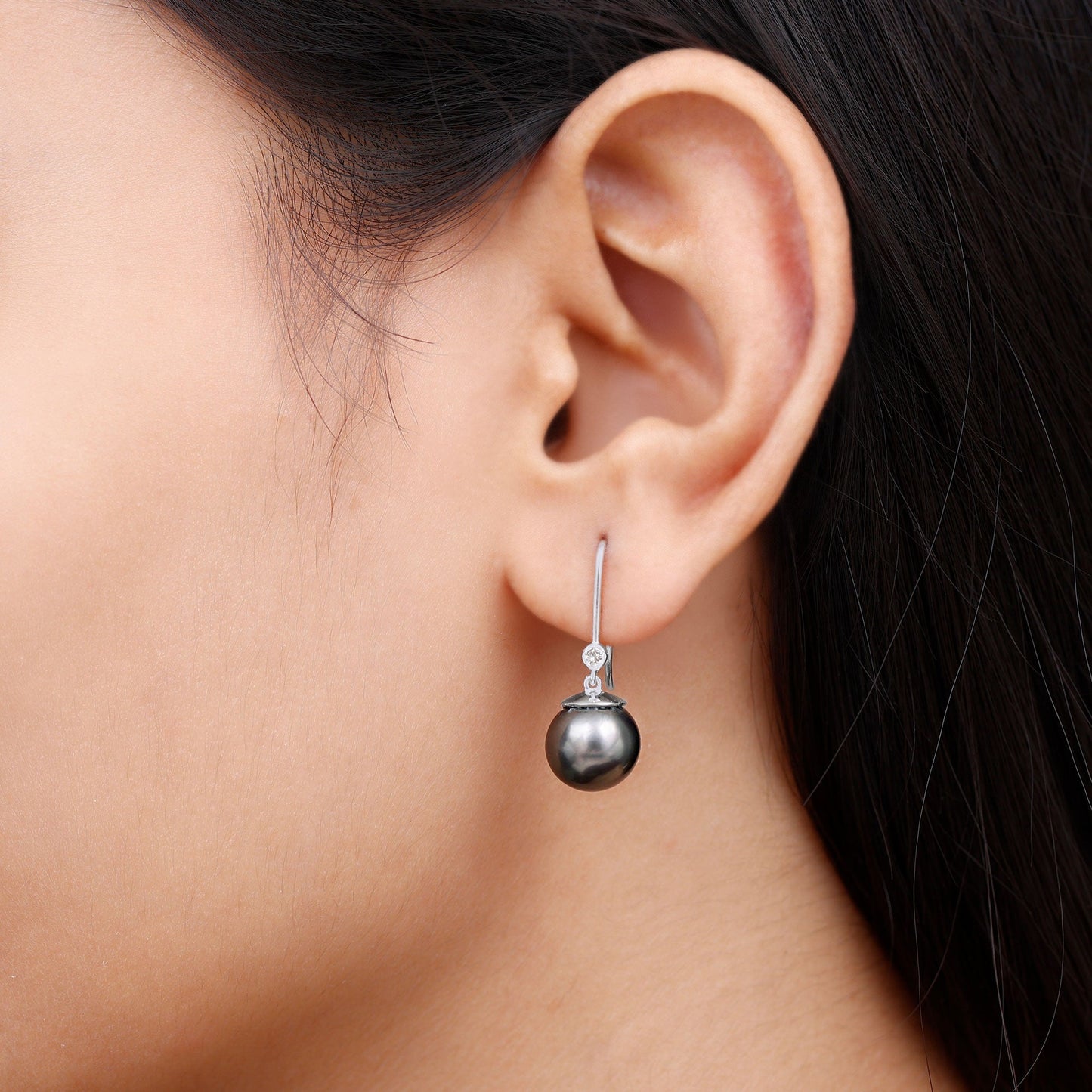 16 Carat Tahitian Black Pearl Dangling Earrings with Diamond