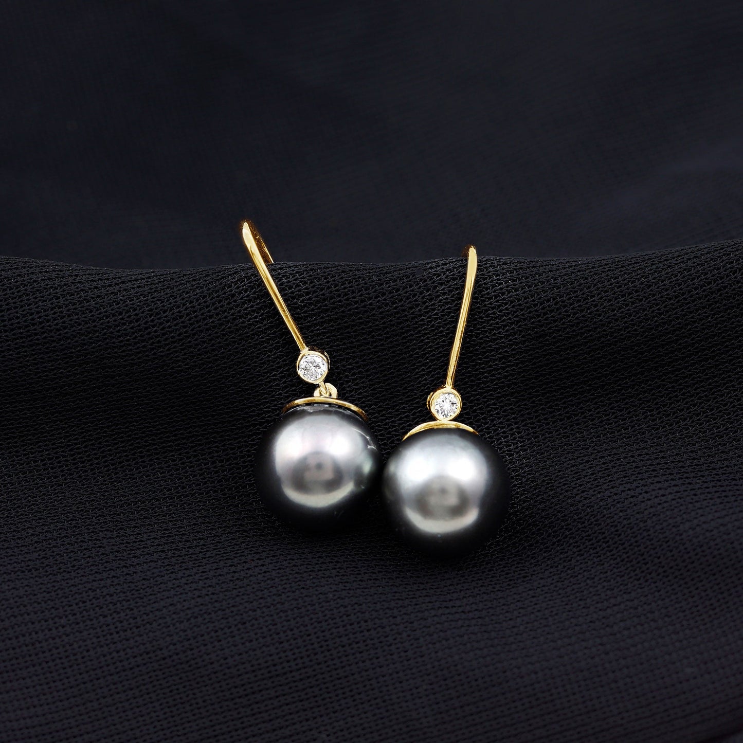 16 Carat Tahitian Black Pearl Dangling Earrings with Diamond