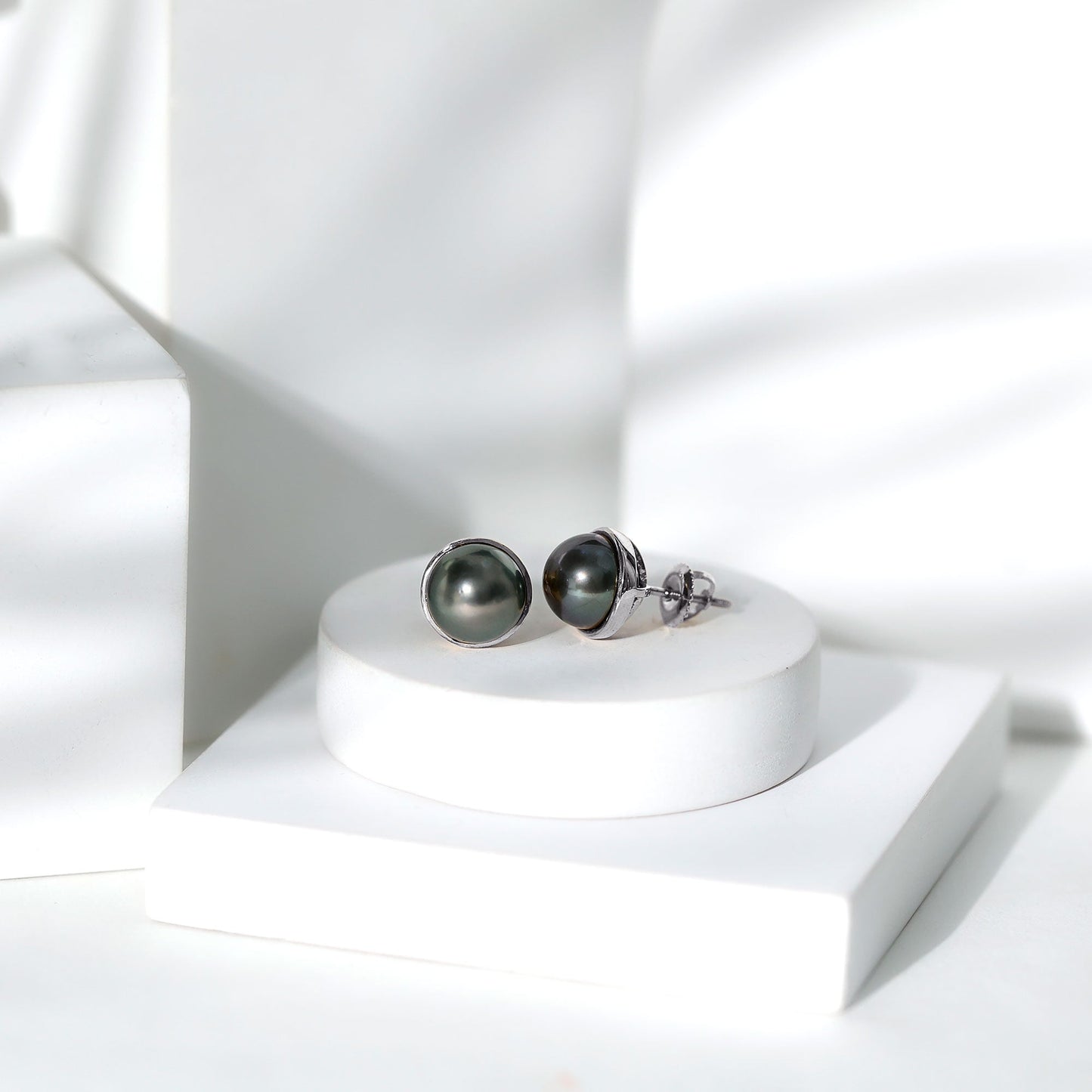 16 Carat Genuine Tahitian Black Pearl Stud Earring With Certificate