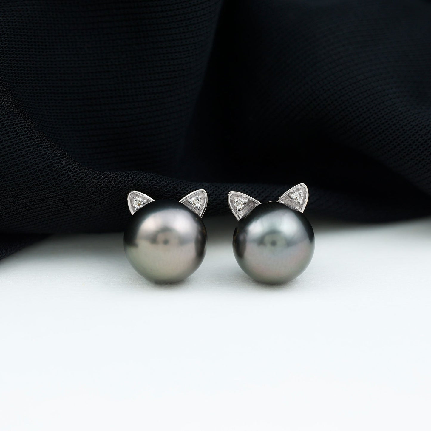 Natural Black Pearl Hello Kitty Earring with Certificate