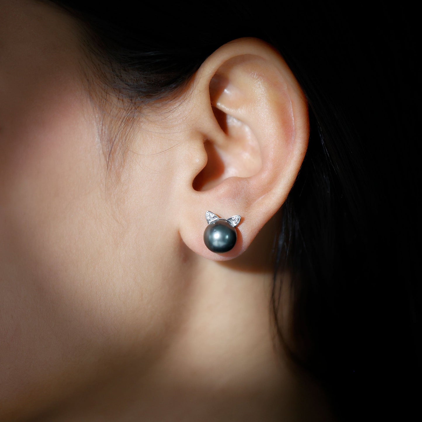 Natural Black Pearl Hello Kitty Earring with Certificate