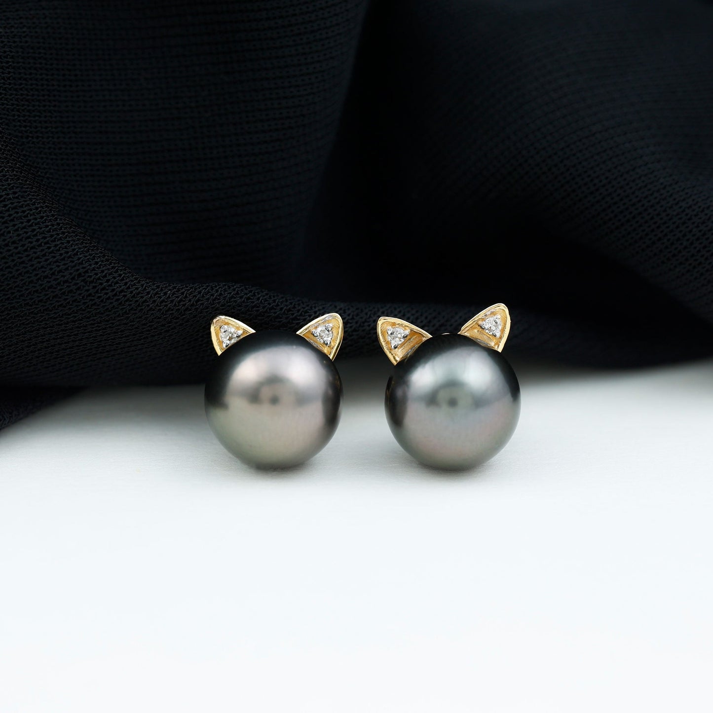 Natural Black Pearl Hello Kitty Earring with Certificate