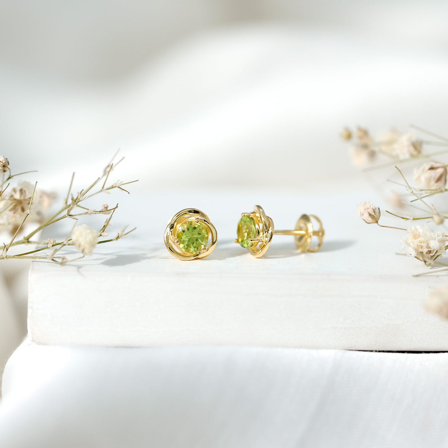 1 Carat Round Cut Peridot Swirl Stud Earrings
