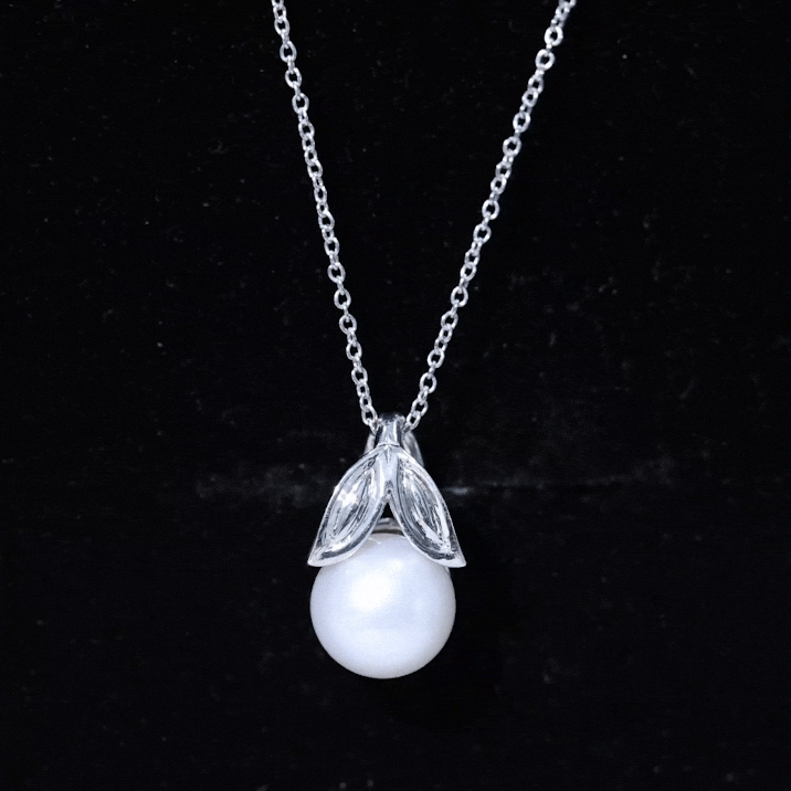 Freshwater Pearl Solitaire Pendant with Leaf