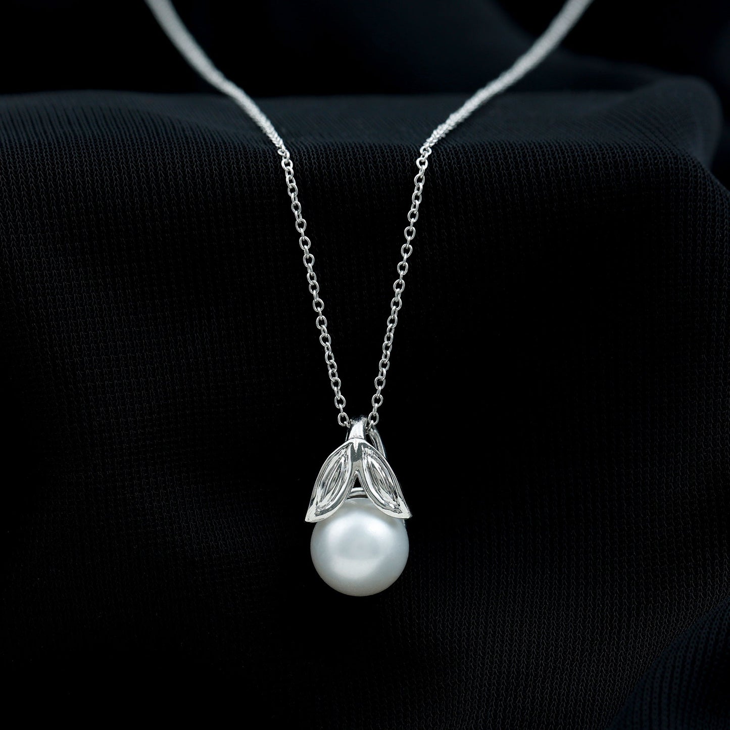 Freshwater Pearl Solitaire Pendant with Leaf