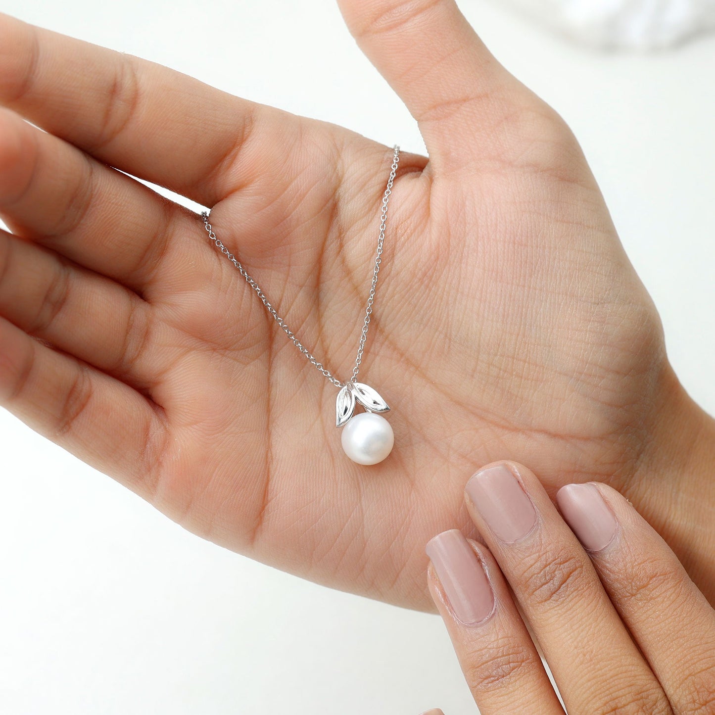 Freshwater Pearl Solitaire Pendant with Leaf