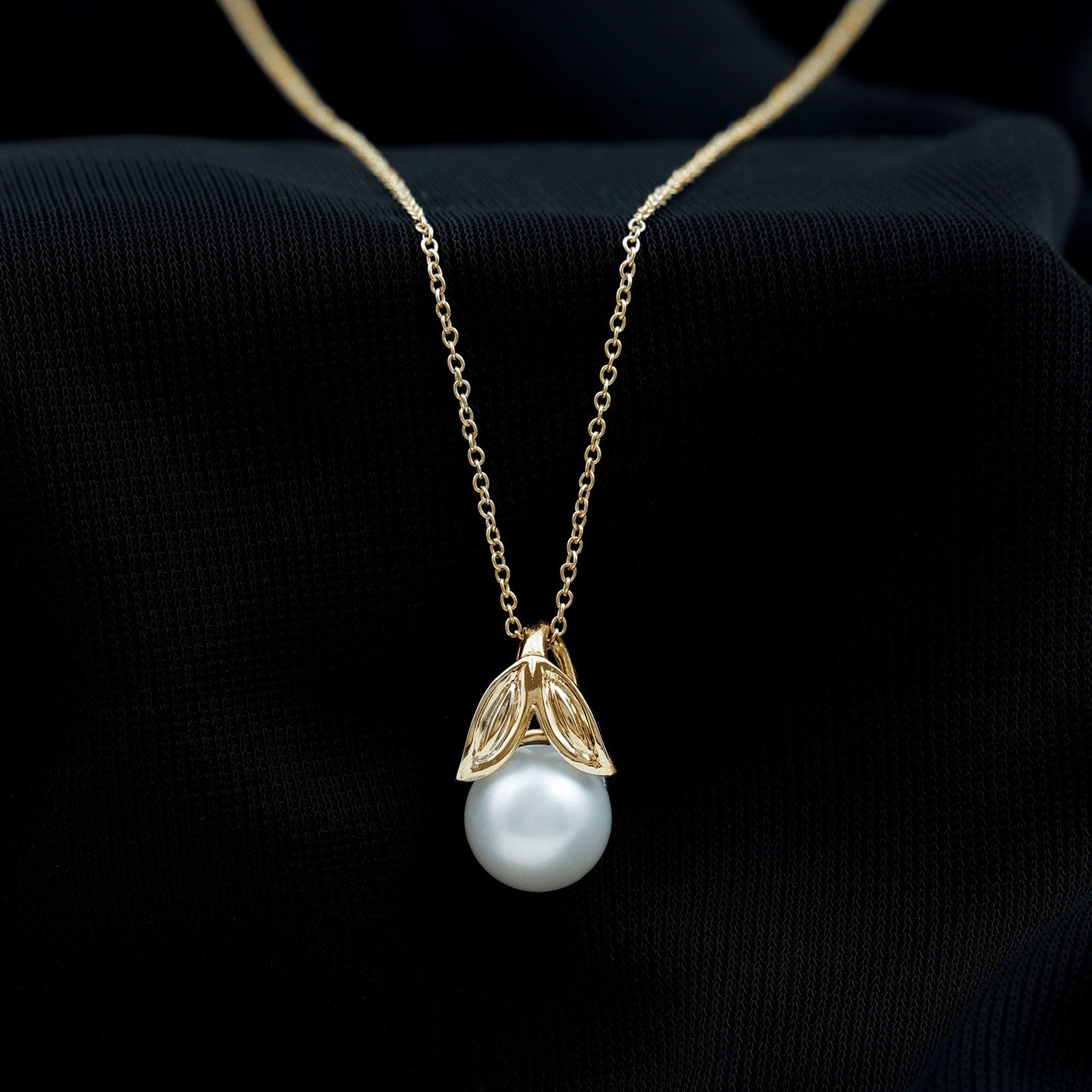 Freshwater Pearl Solitaire Pendant with Leaf
