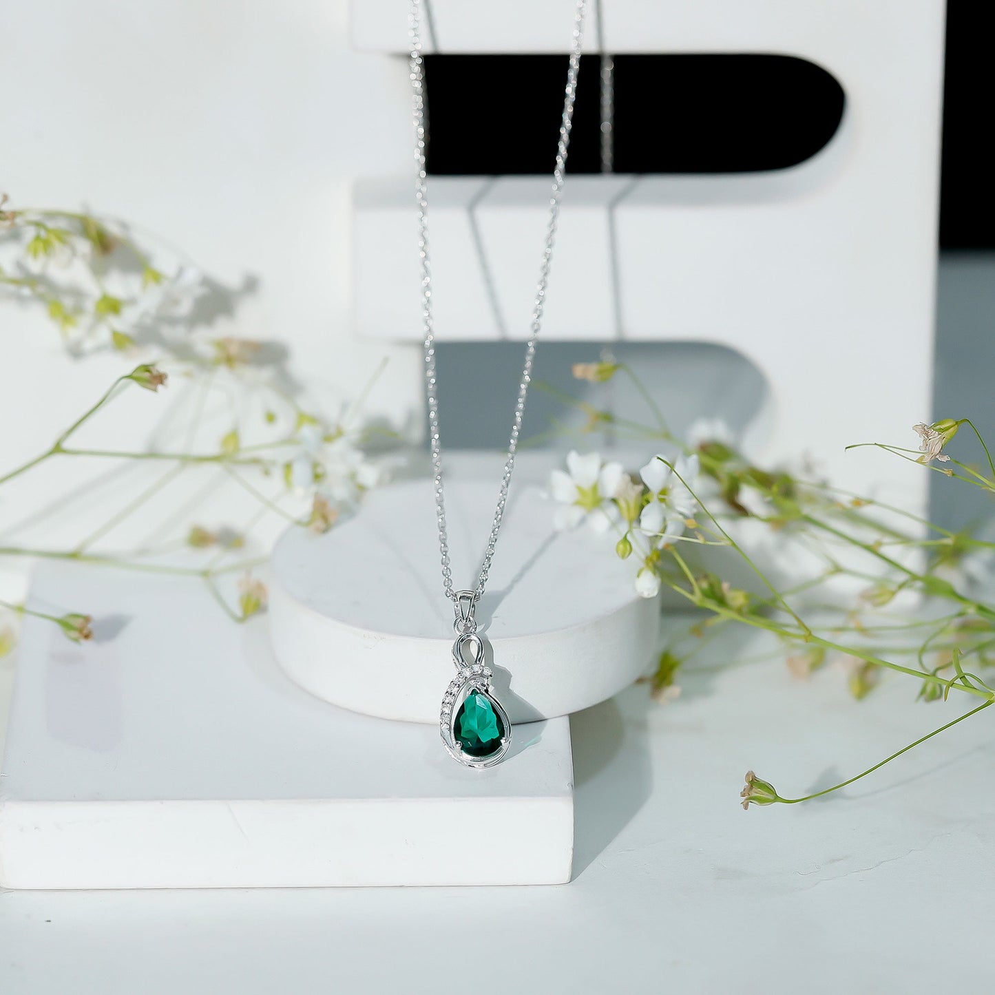 Certified Lab Grown Emerald Designer Necklace with Diamond