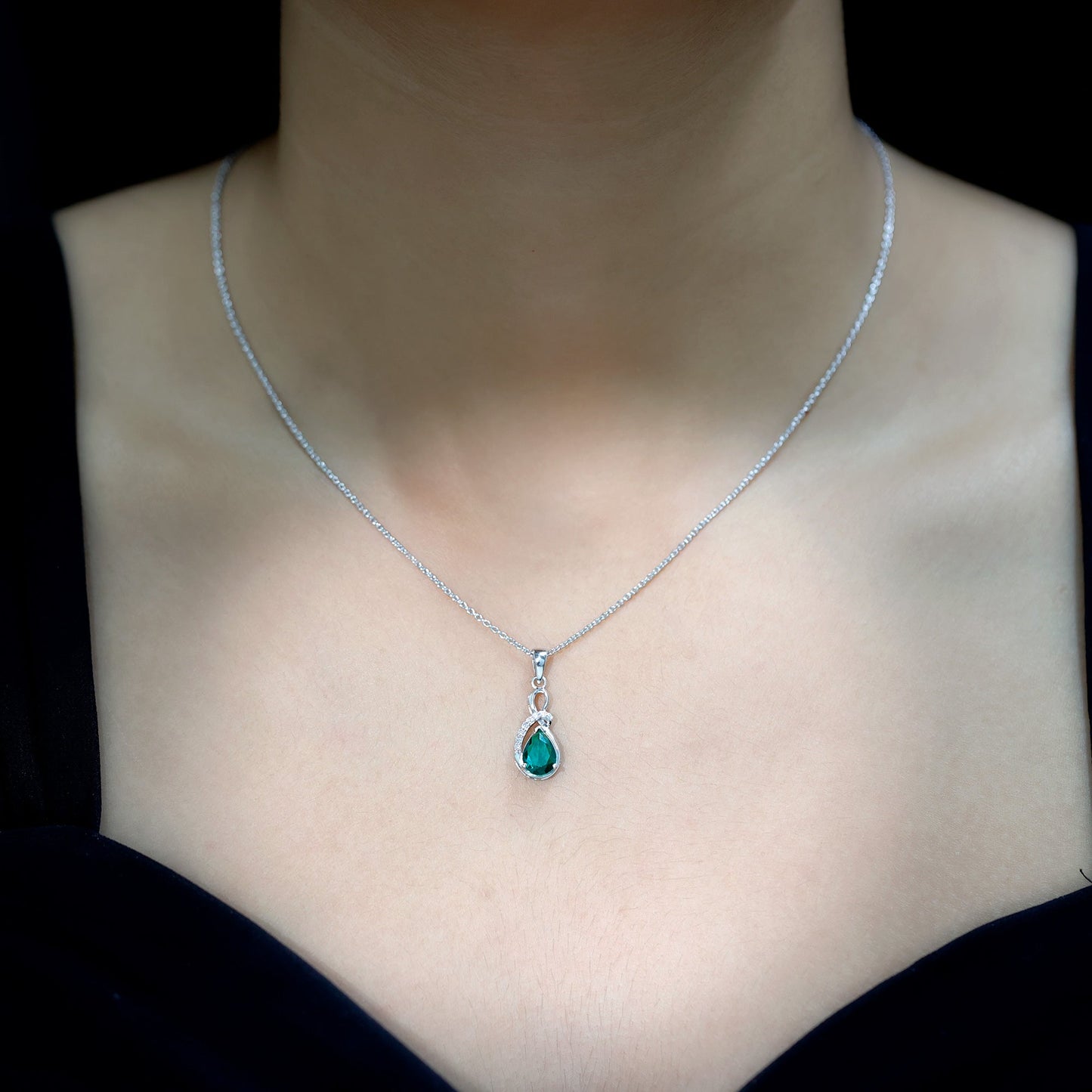 Certified Lab Grown Emerald Designer Necklace with Diamond