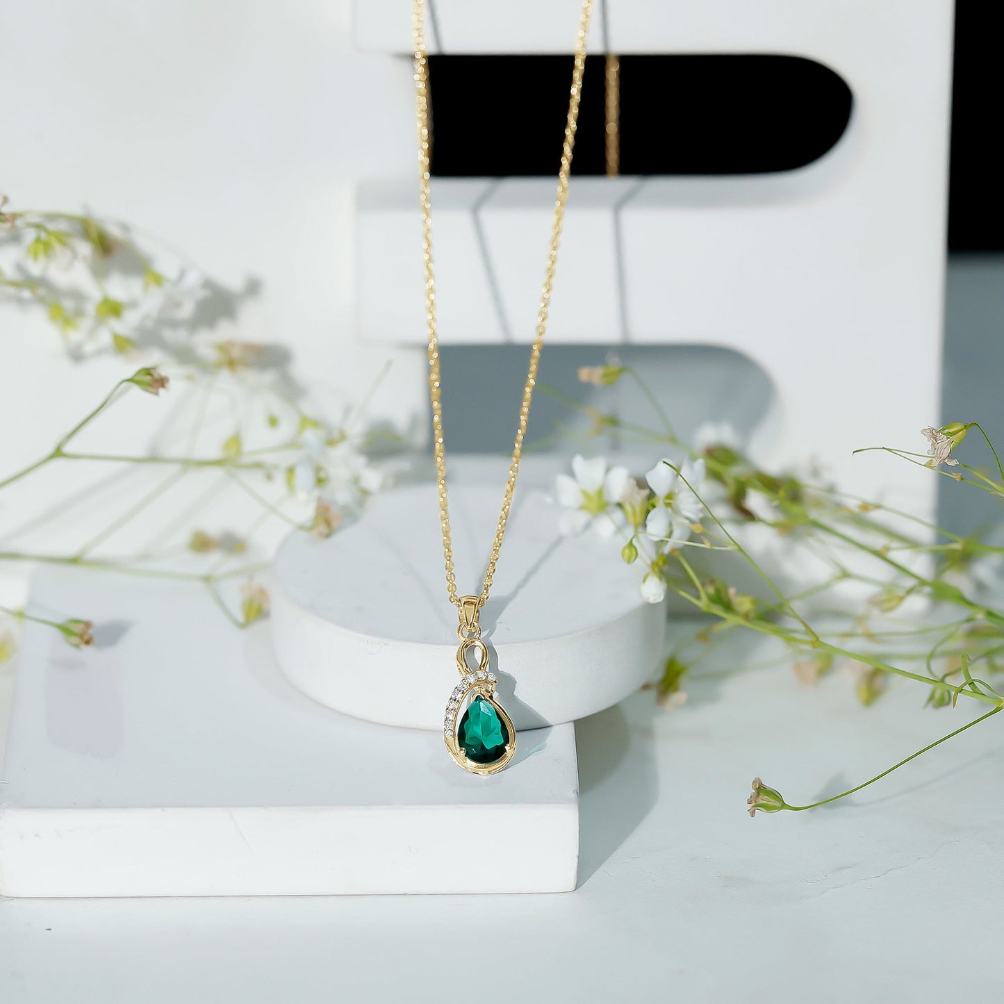 Certified Lab Grown Emerald Designer Necklace with Diamond
