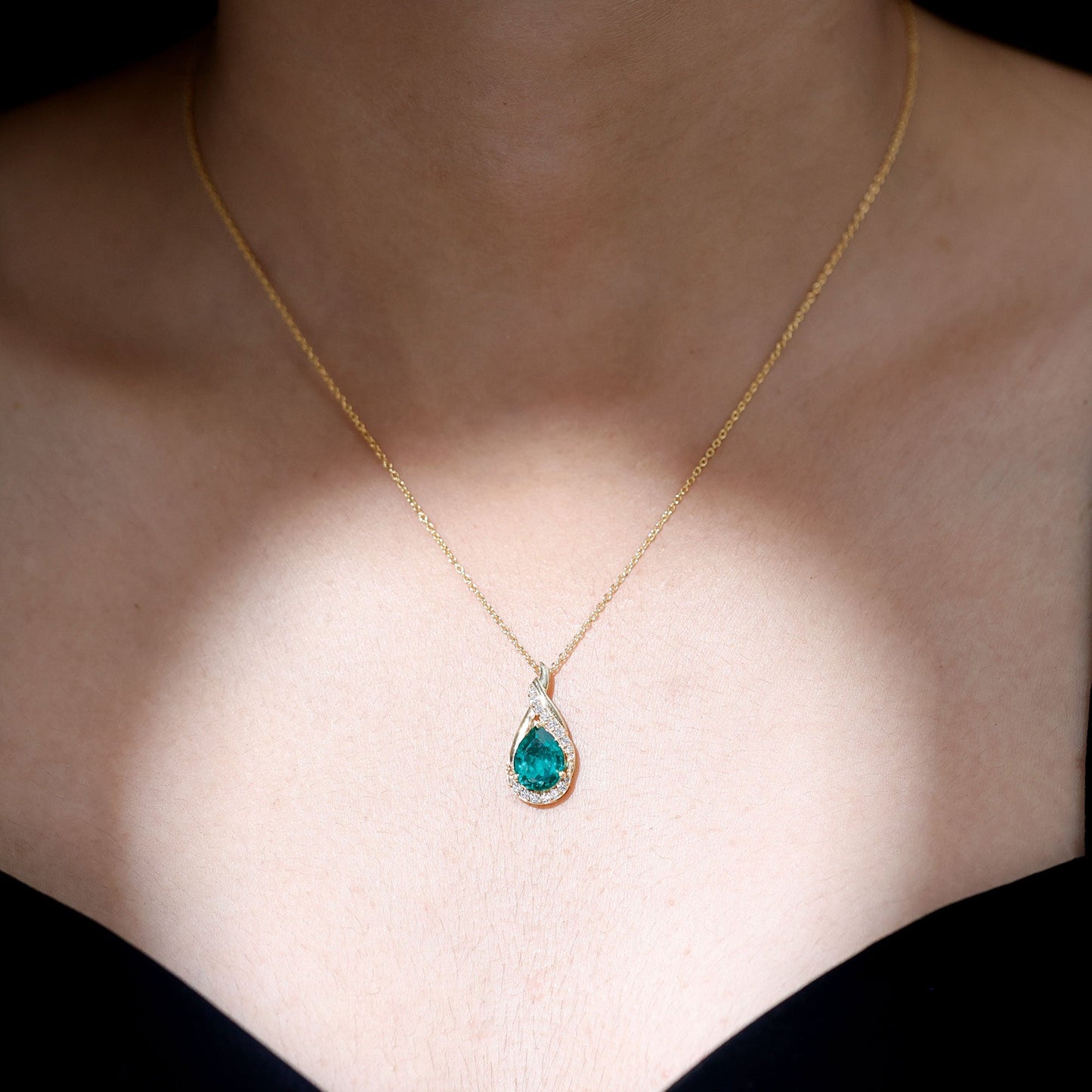 Lab Grown Emerald Vintage Inspired Necklace with Diamond