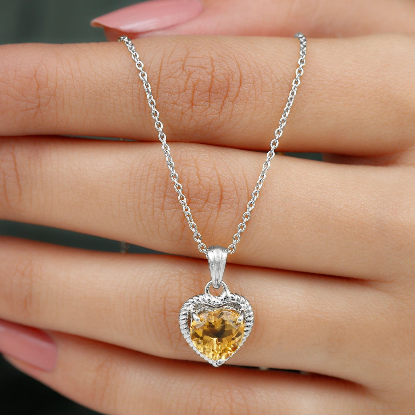 Natural Heart Shape 2 Carat Citrine Pendant Necklace with Rope Frame