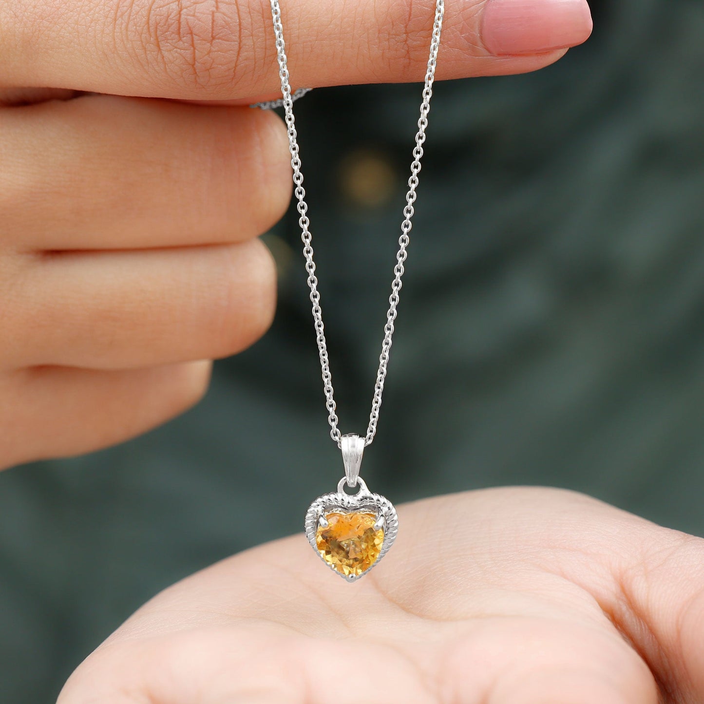 Natural Heart Shape 2 Carat Citrine Pendant Necklace with Rope Frame