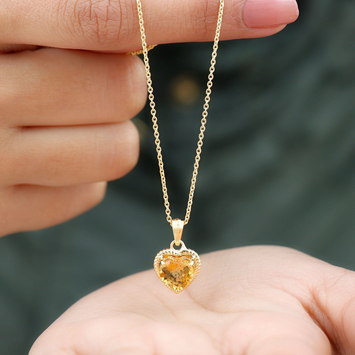 Natural Heart Shape 2 Carat Citrine Pendant Necklace with Rope Frame