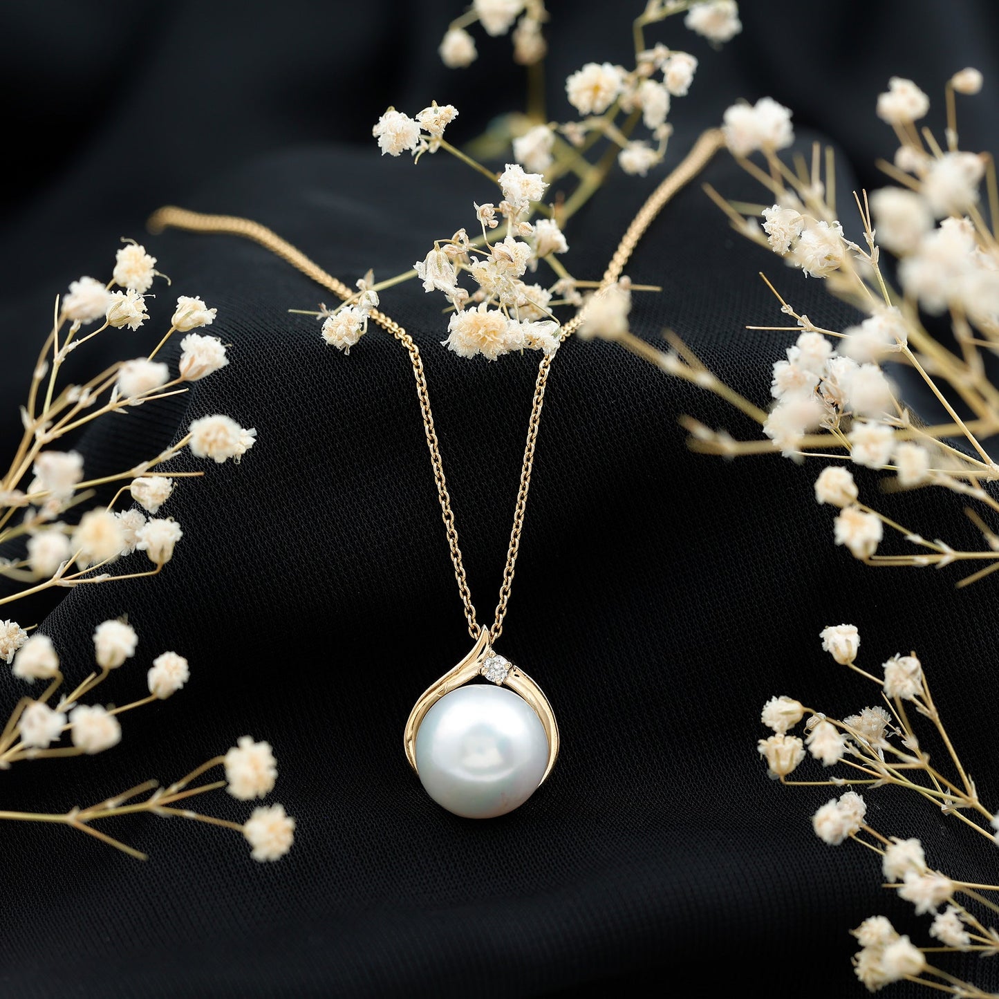 11 Carat White Pearl Solitaire Necklace with Diamond