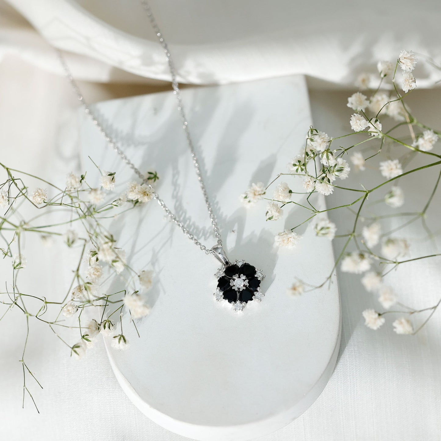 Natural Heart Shape Black Onyx Flower Pendant Necklace With Chain