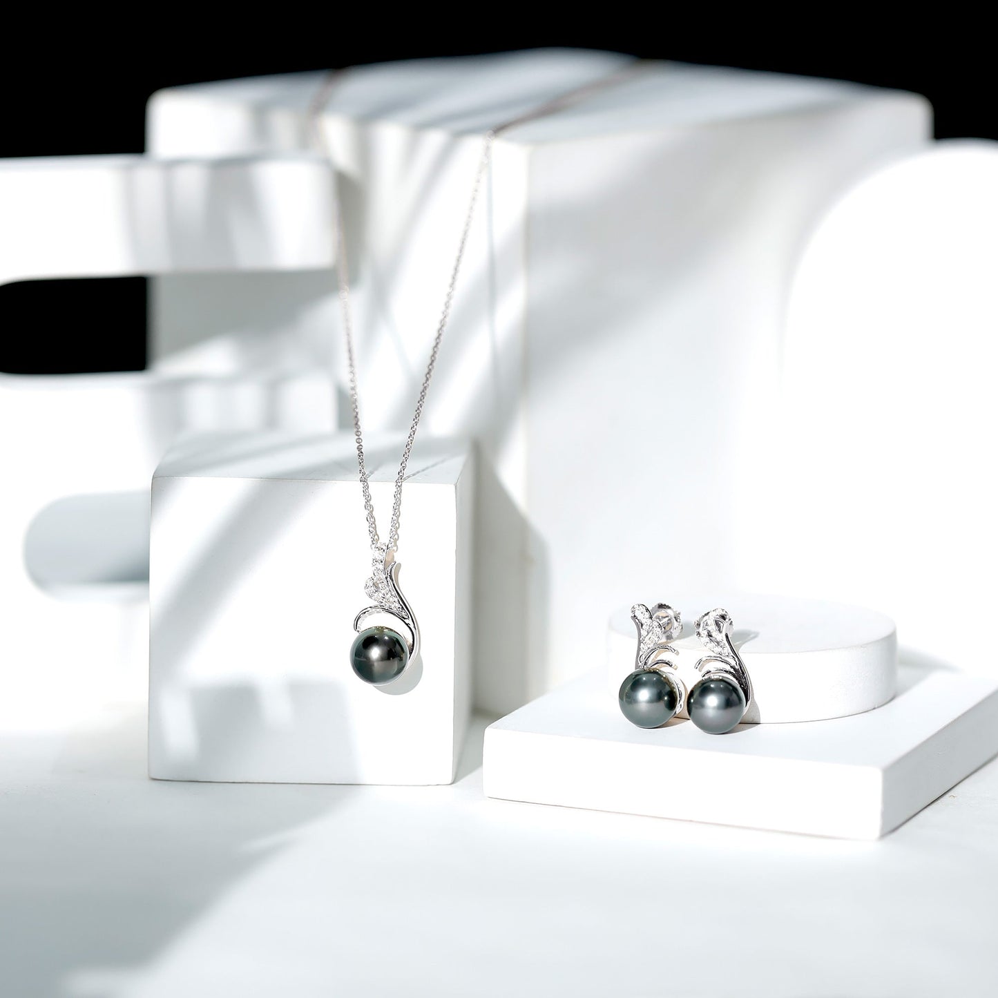 Designer Tahitian Black Pearl Necklace and Earrings Set with Diamond