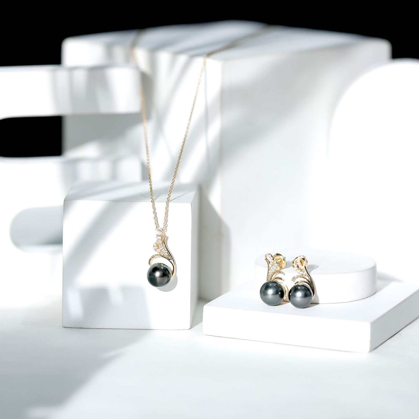 Designer Tahitian Black Pearl Necklace and Earrings Set with Diamond