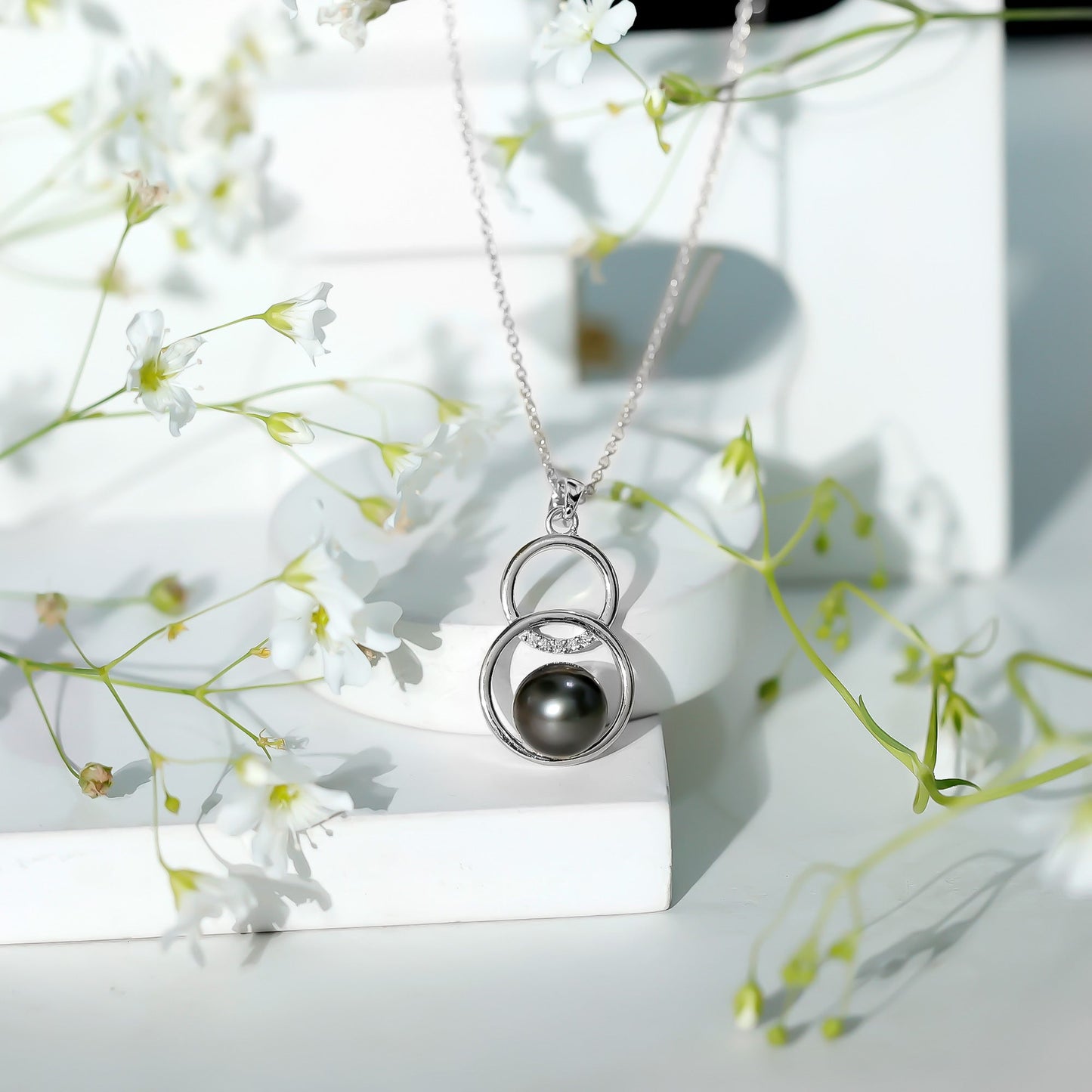 Handpicked Black Pearl Circle Necklace with Diamond