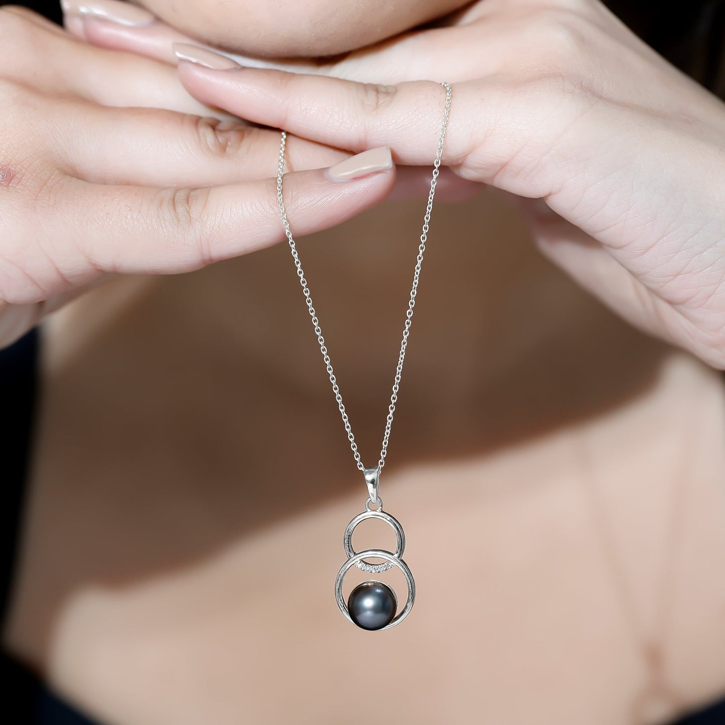 Handpicked Black Pearl Circle Necklace with Diamond