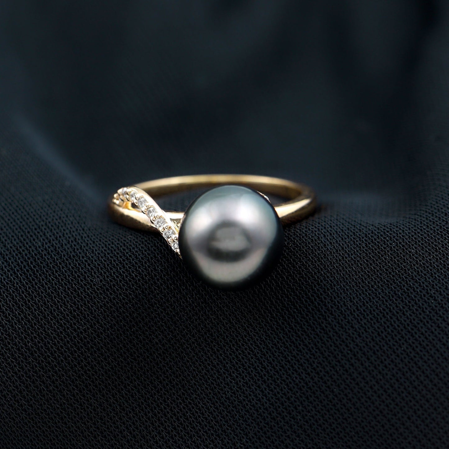 8 Carat Tahitian Pearl Solitaire Engagement Ring with Diamond
