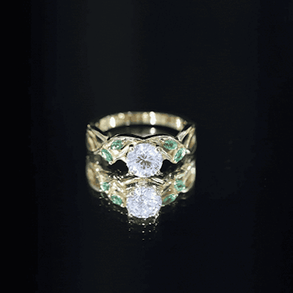 Lab Grown Diamond Engagement Ring With Emerald