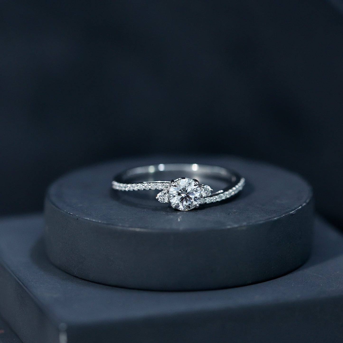 0.9 Carat Lab Grown Diamond Solitaire Engagement Ring With Side Stones