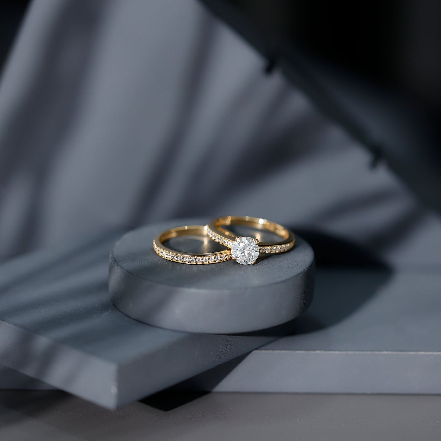 Brilliant Cut Moissanite Round Engagement Ring With Band