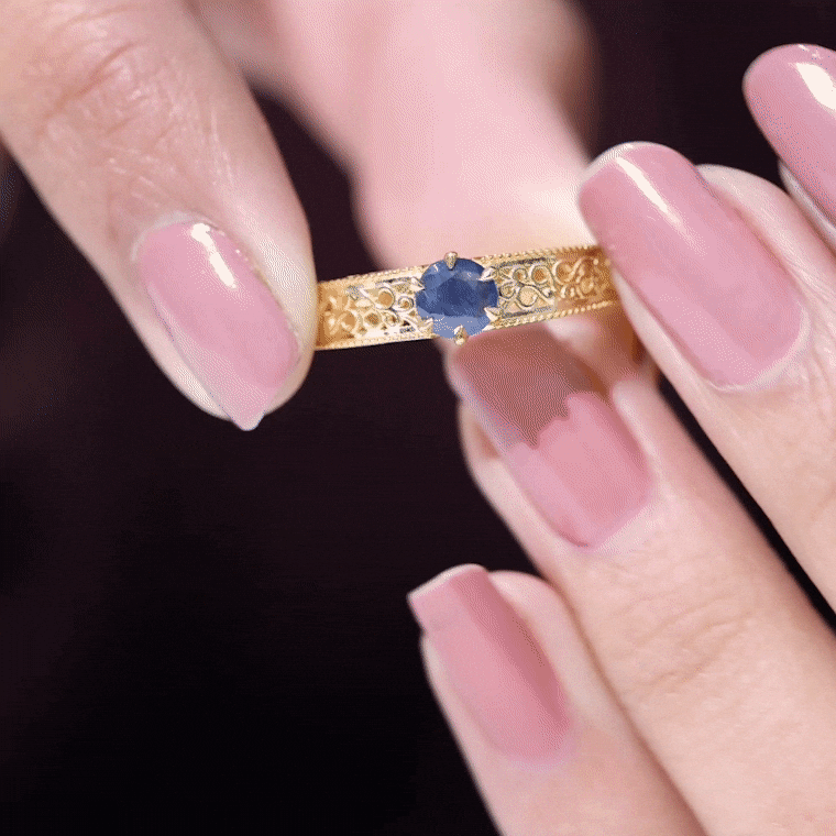 Vintage Inspired 0.9 Carat Blue Sapphire Filigree Engagement Ring for Women