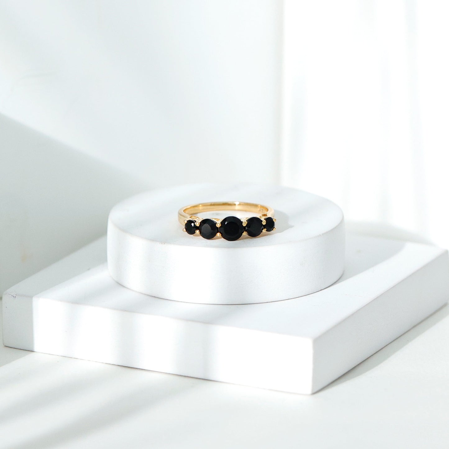 Trellis Set Black Onyx 5 Stone Ring in Graduated Style