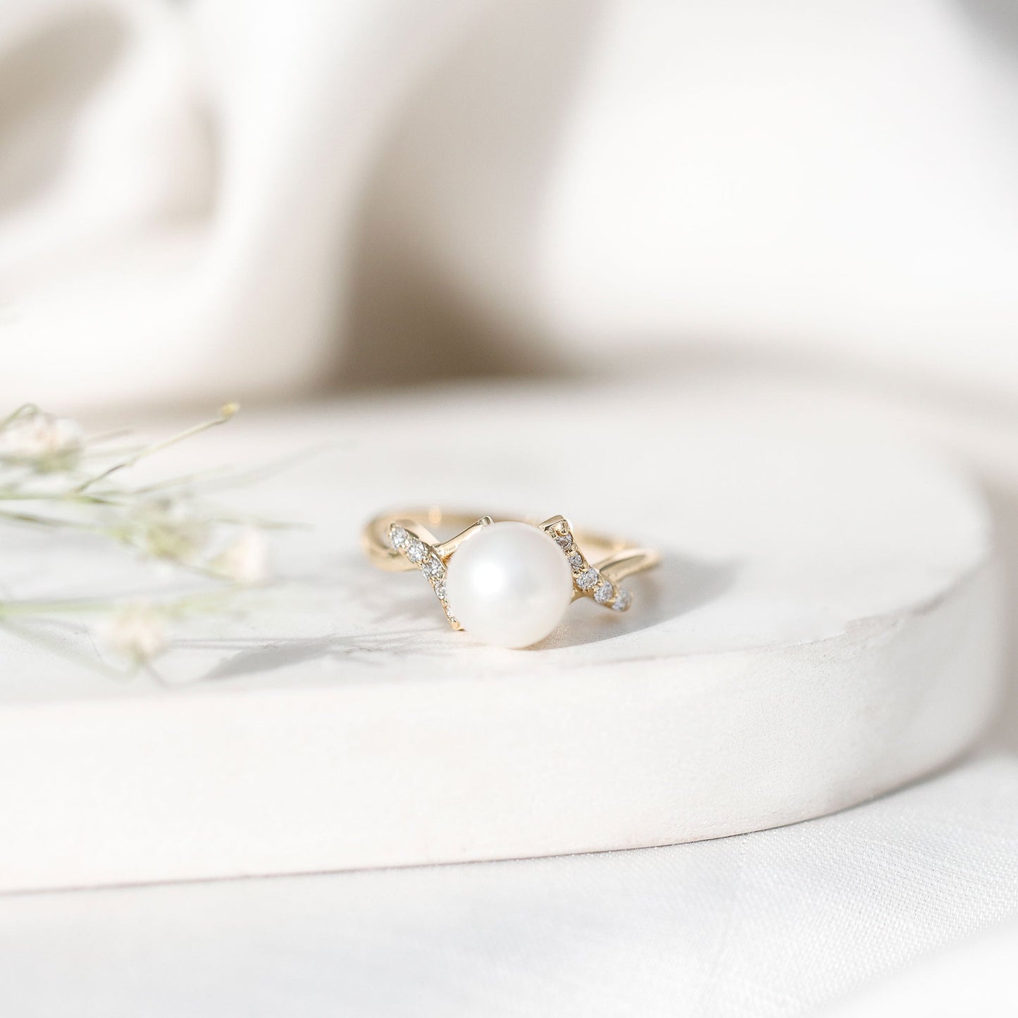 Pure Freshwater Pearl Solitaire Crossover Ring with Diamond