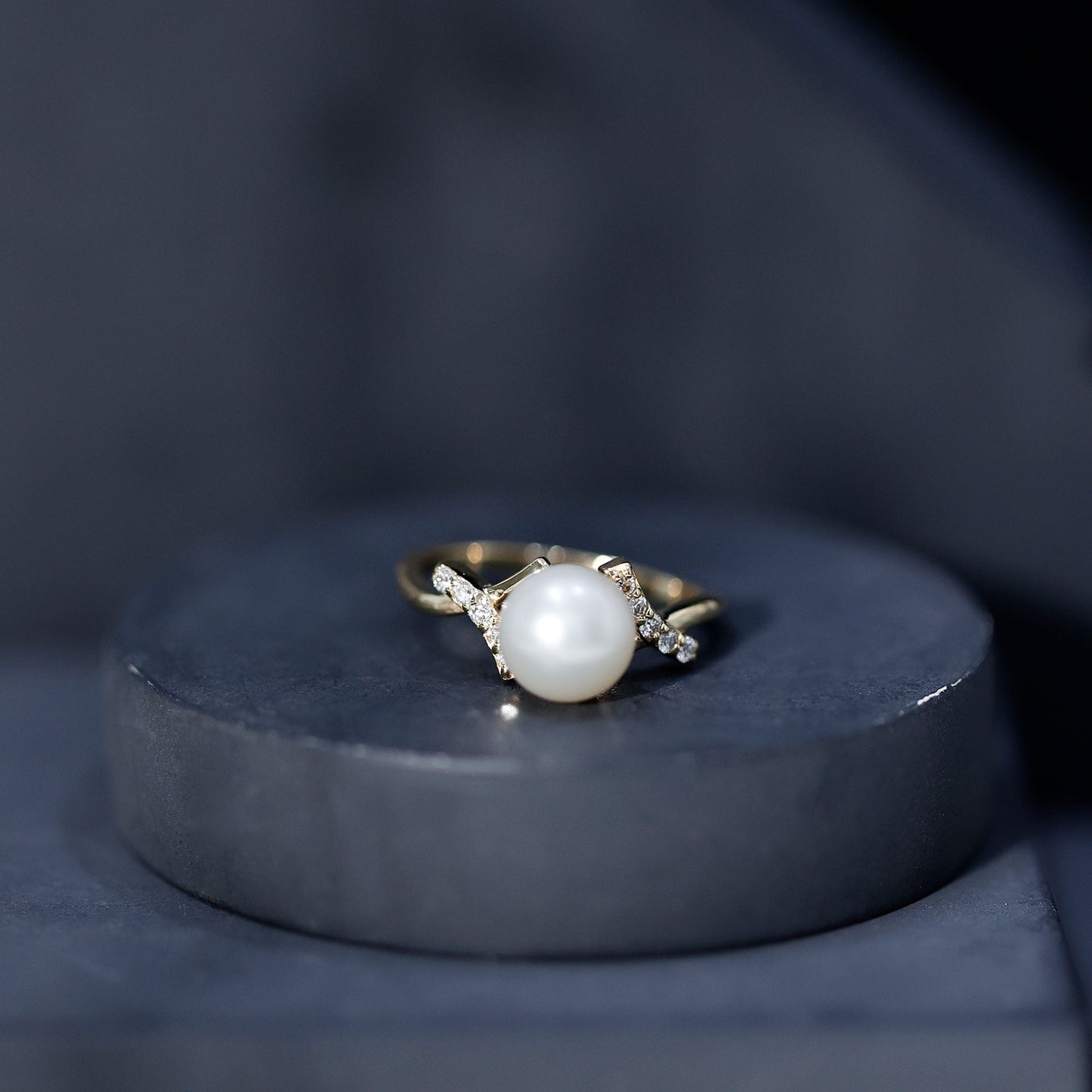 Pure Freshwater Pearl Solitaire Crossover Ring with Diamond