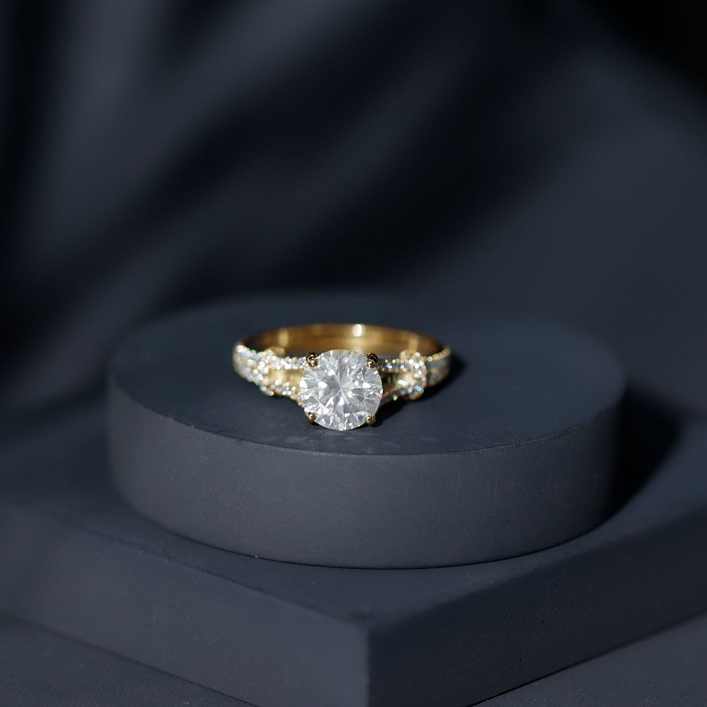 Round Shape Moissanite Solitaire Engagement Ring in Split Shank