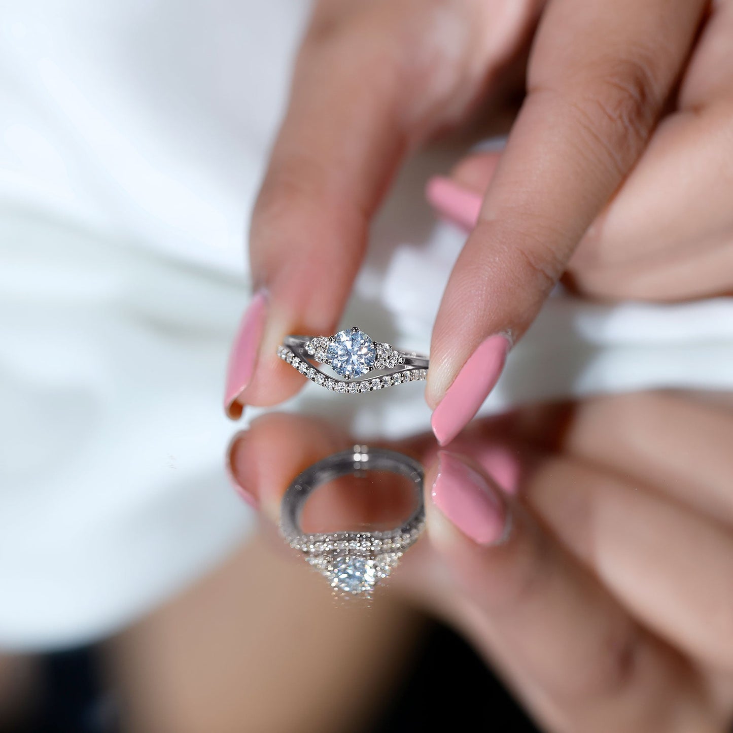 0.9 Carat Round Cut Moissanite Wedding Ring Set For Bride