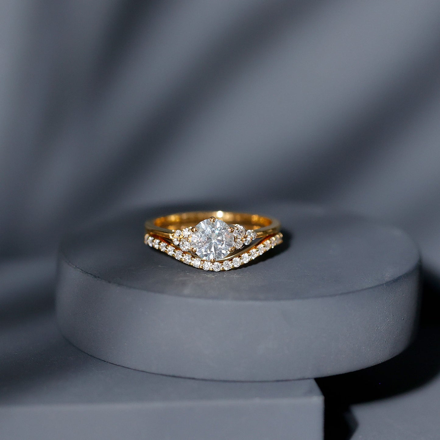 0.9 Carat Round Cut Moissanite Wedding Ring Set For Bride