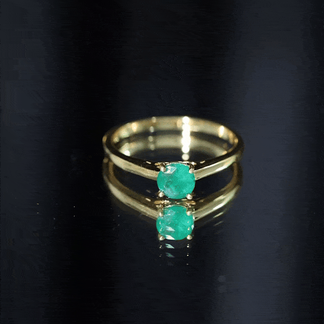 Round Shaped 0.4 Carat Emerald Solitaire Promise Ring for Her