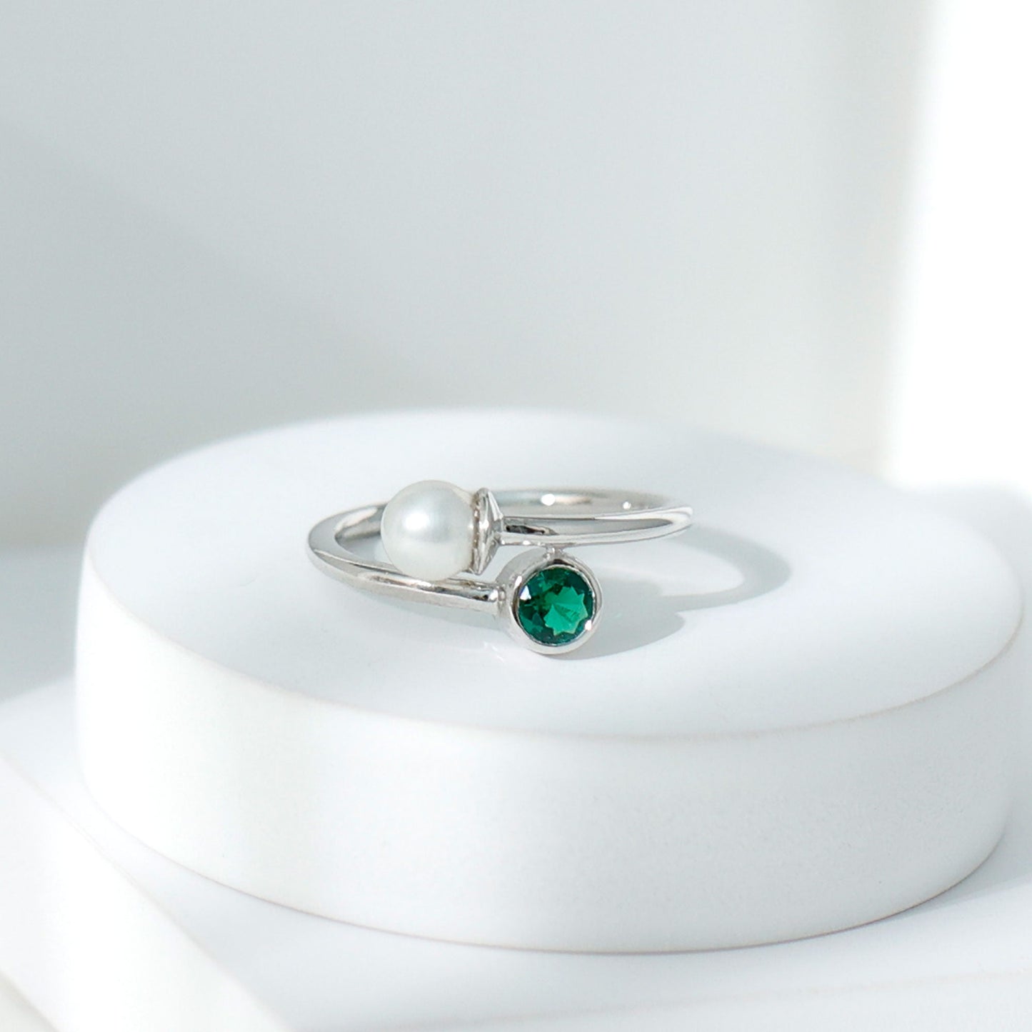 Natural Freshwater Pearl Toi Et Moi Promise Ring with Lab Emerald