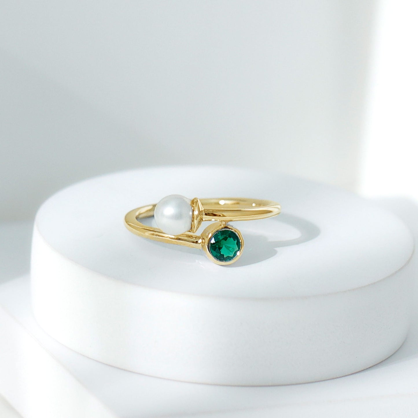 Natural Freshwater Pearl Toi Et Moi Promise Ring with Lab Emerald