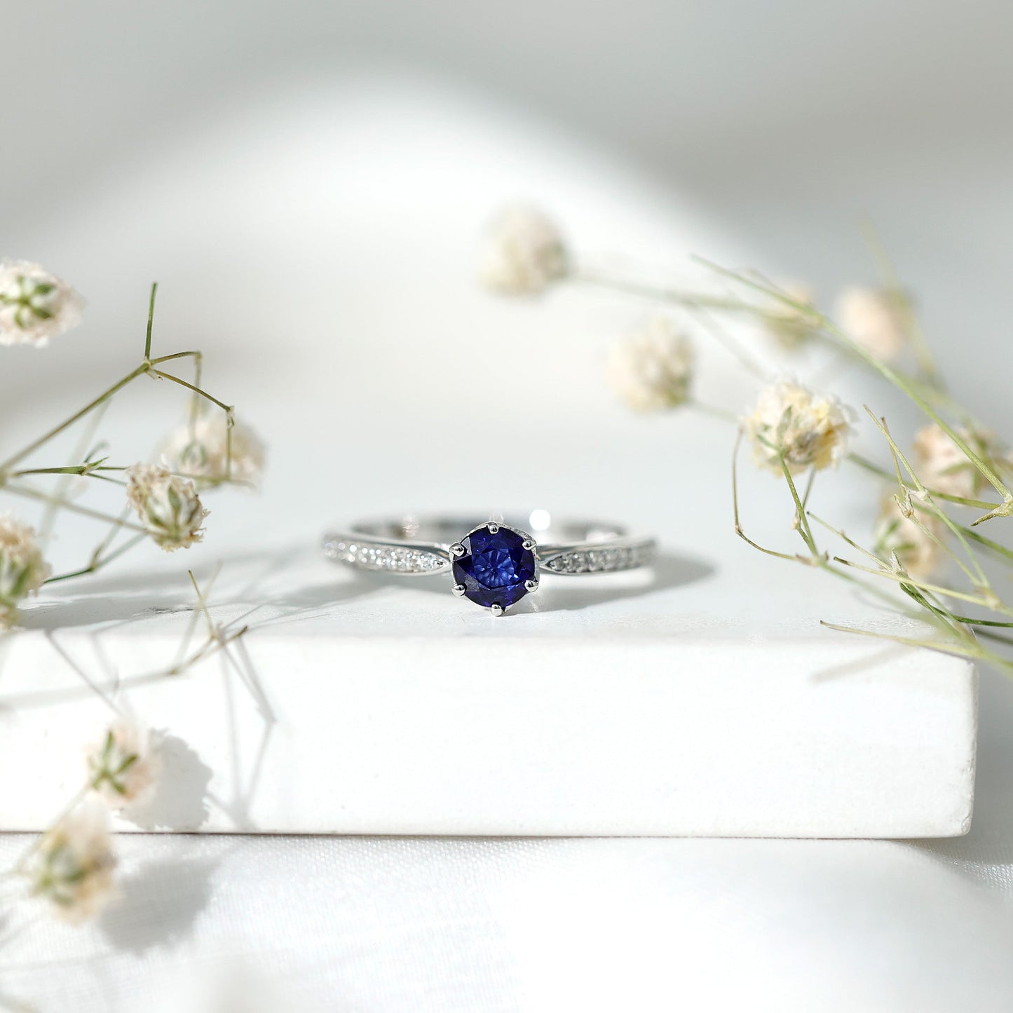 Natural 0.9 Carat Blue Sapphire Engagement Ring with Diamond