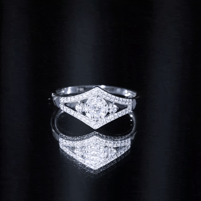 Round Diamond Vintage Ring in illusion Setting