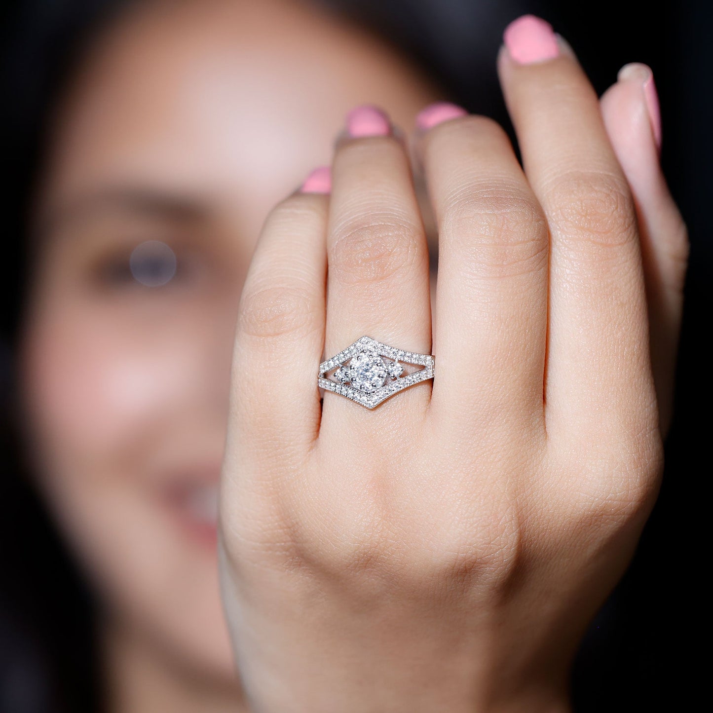Round Diamond Vintage Ring in illusion Setting