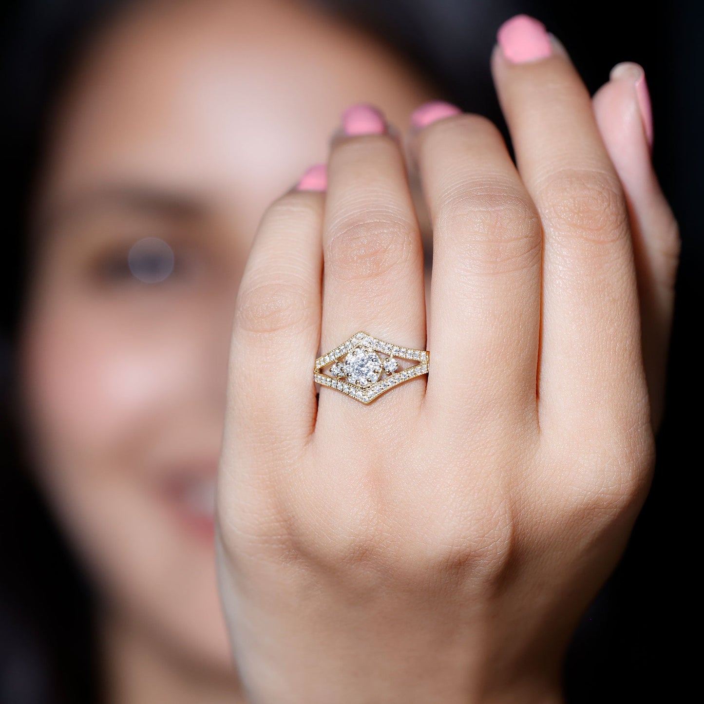 Round Diamond Vintage Ring in illusion Setting