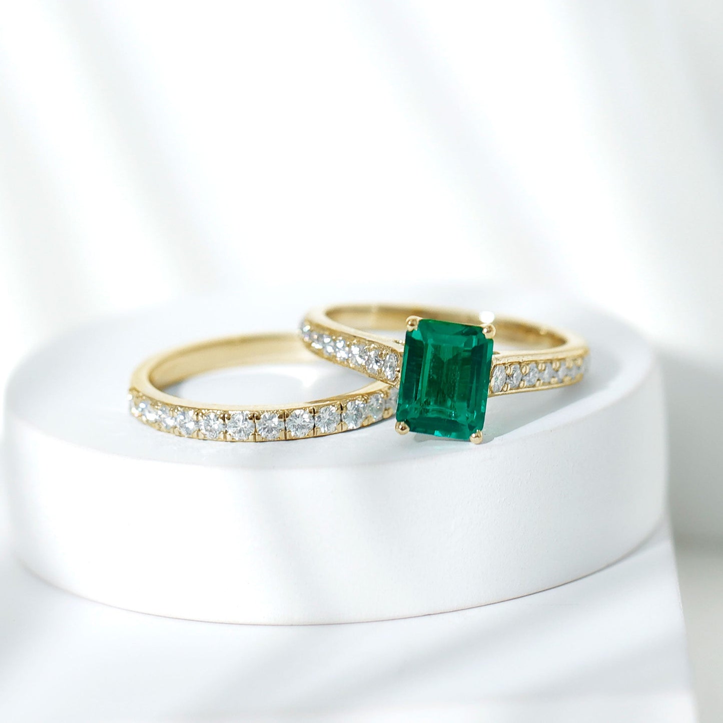 Lab Grown 1.6 Carat Emerald Cut Emerald Engagement Ring with Wedding Band