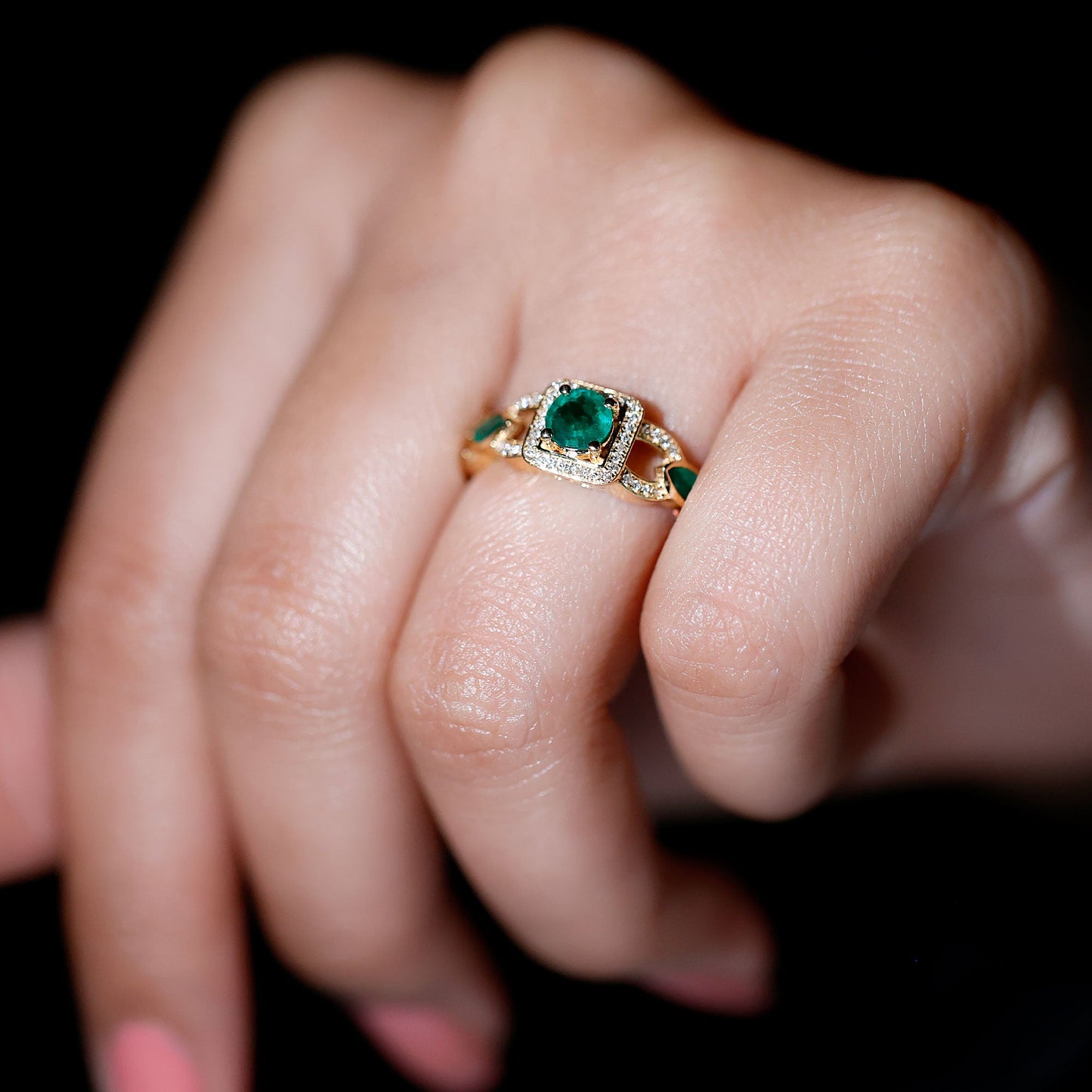 Vintage Style Emerald and Diamond Engagement Ring for Women